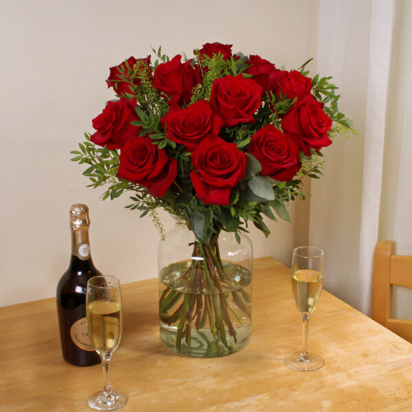Luxury 12 Red Roses - Image 4